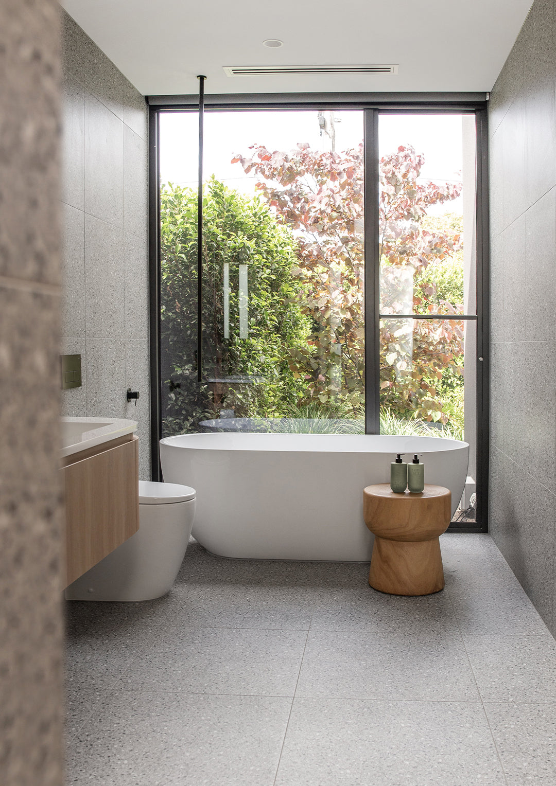 Amber & Freesia Hand & Body Lotion 400ml