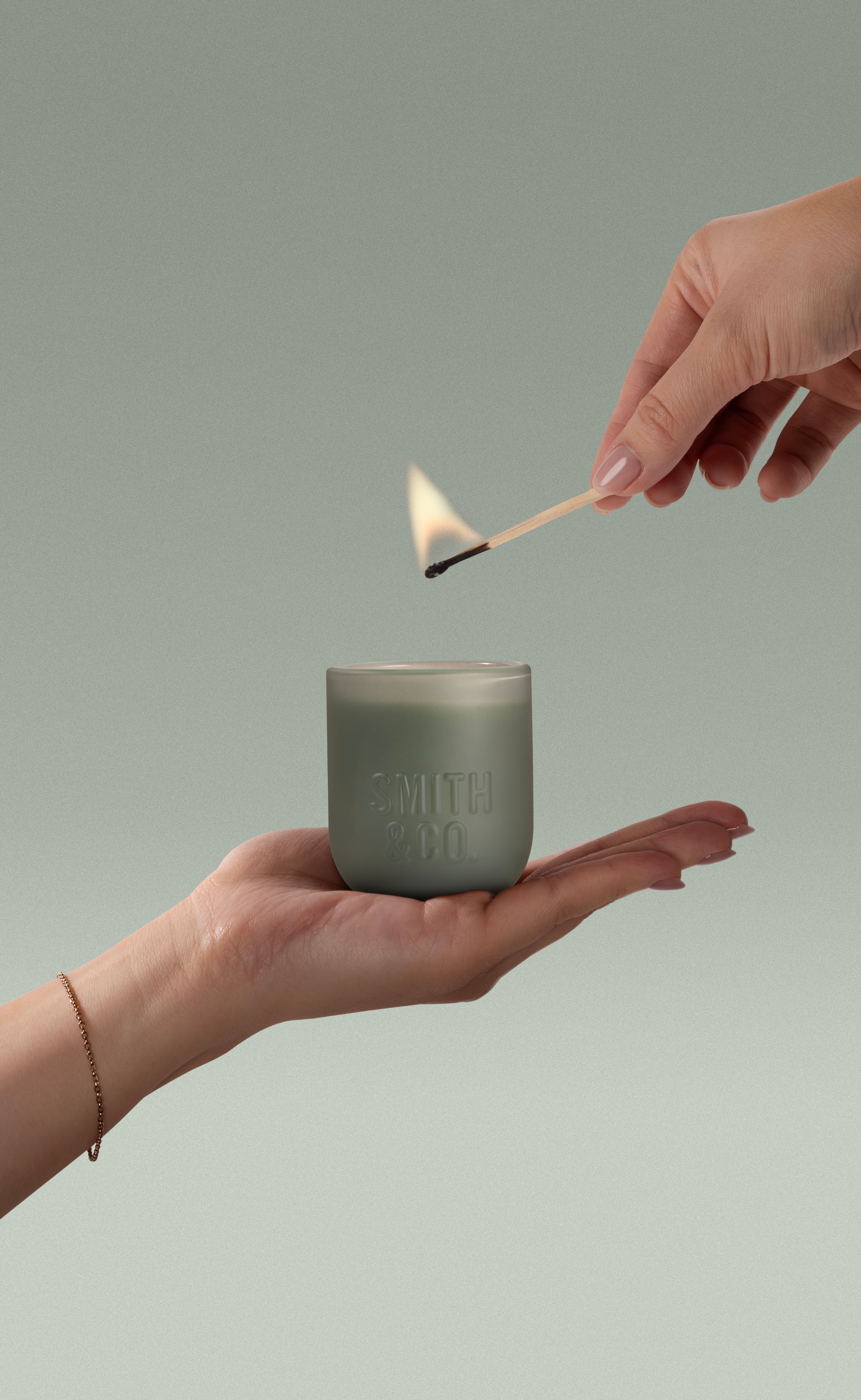 Amber & Freesia Scented Candle 80gr
