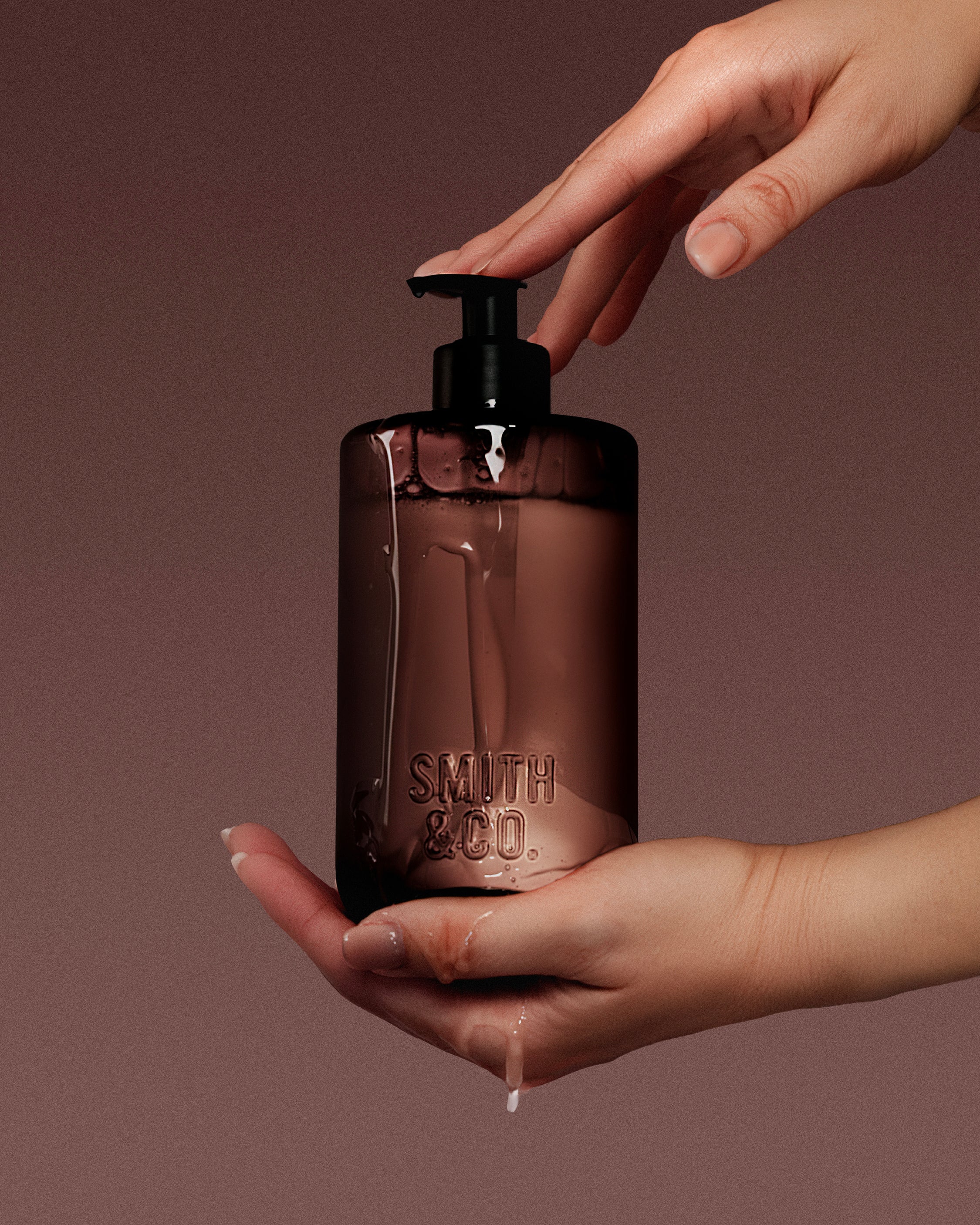 Black Oud  & Saffron Hand & Body Wash  400ml