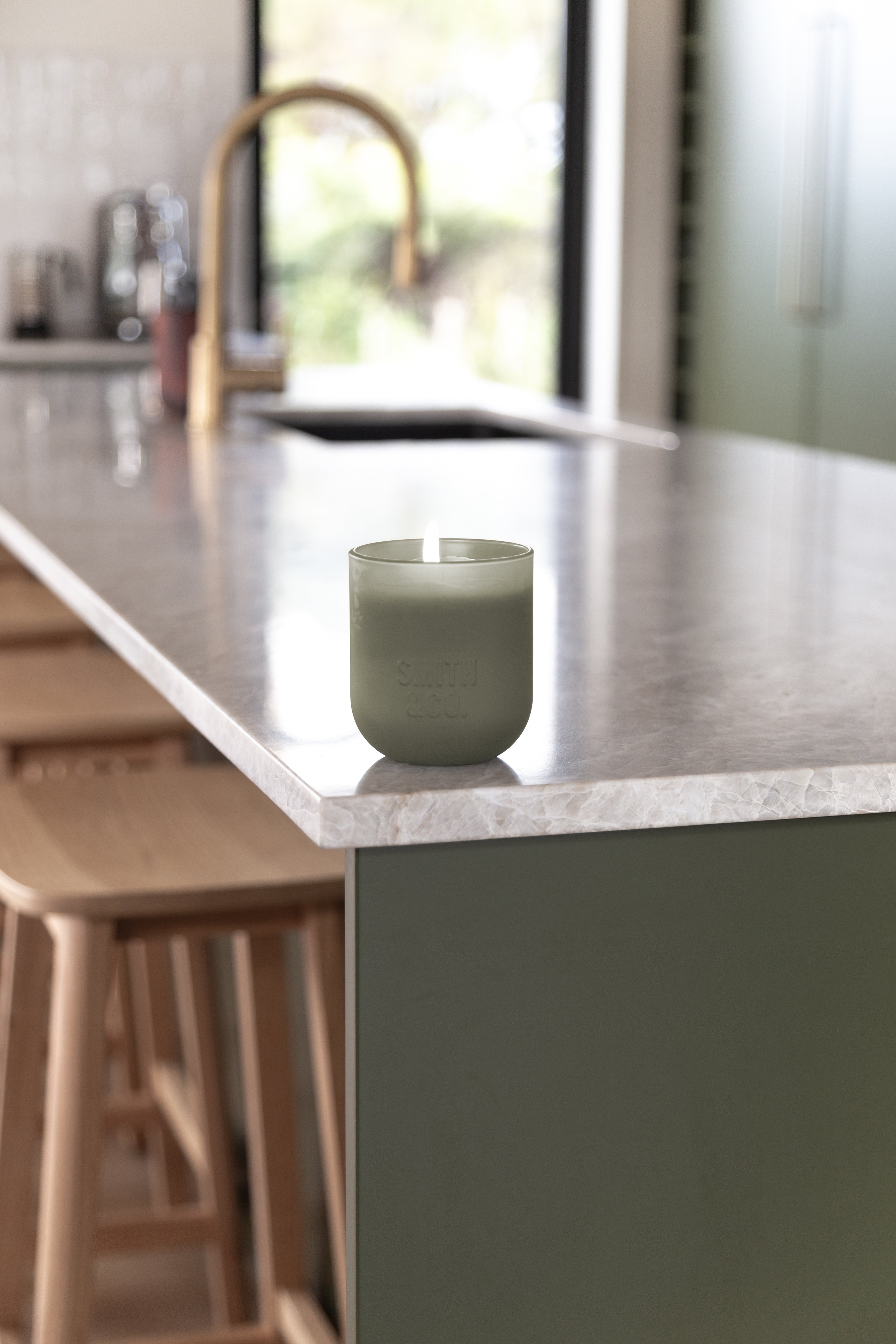 Amber & Freesia Scented Candle 250gr